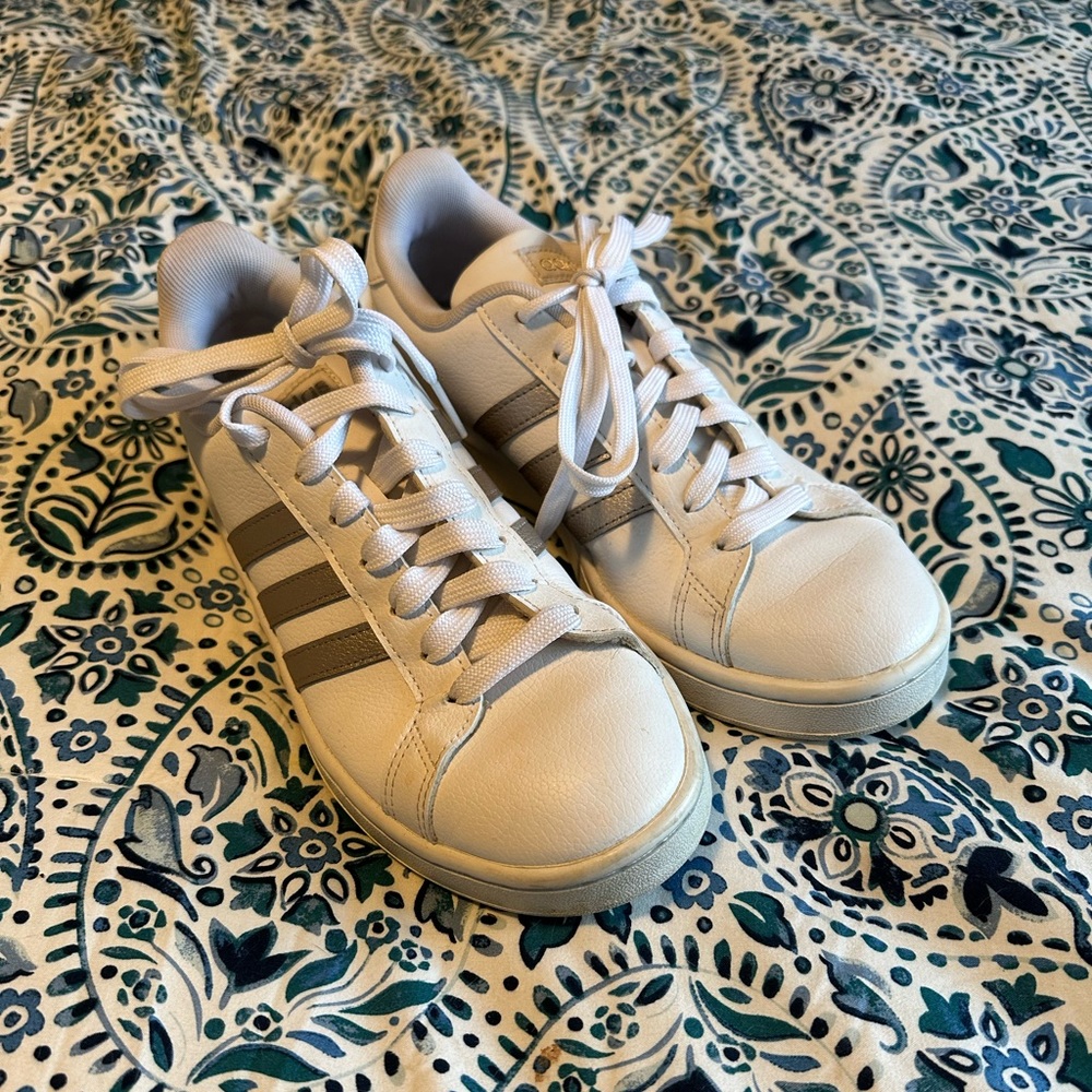Women’s Adidas Grand Court EUC